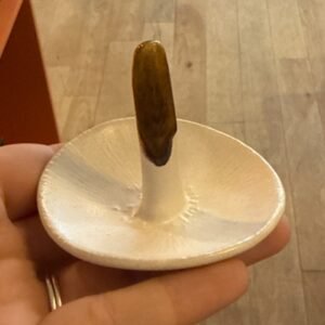 white and gold ring holder nuha